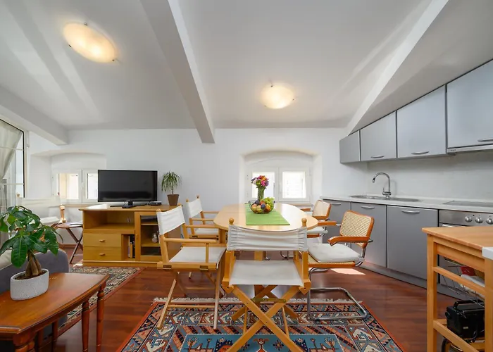 Dida I Nonna Piazza View Apartment