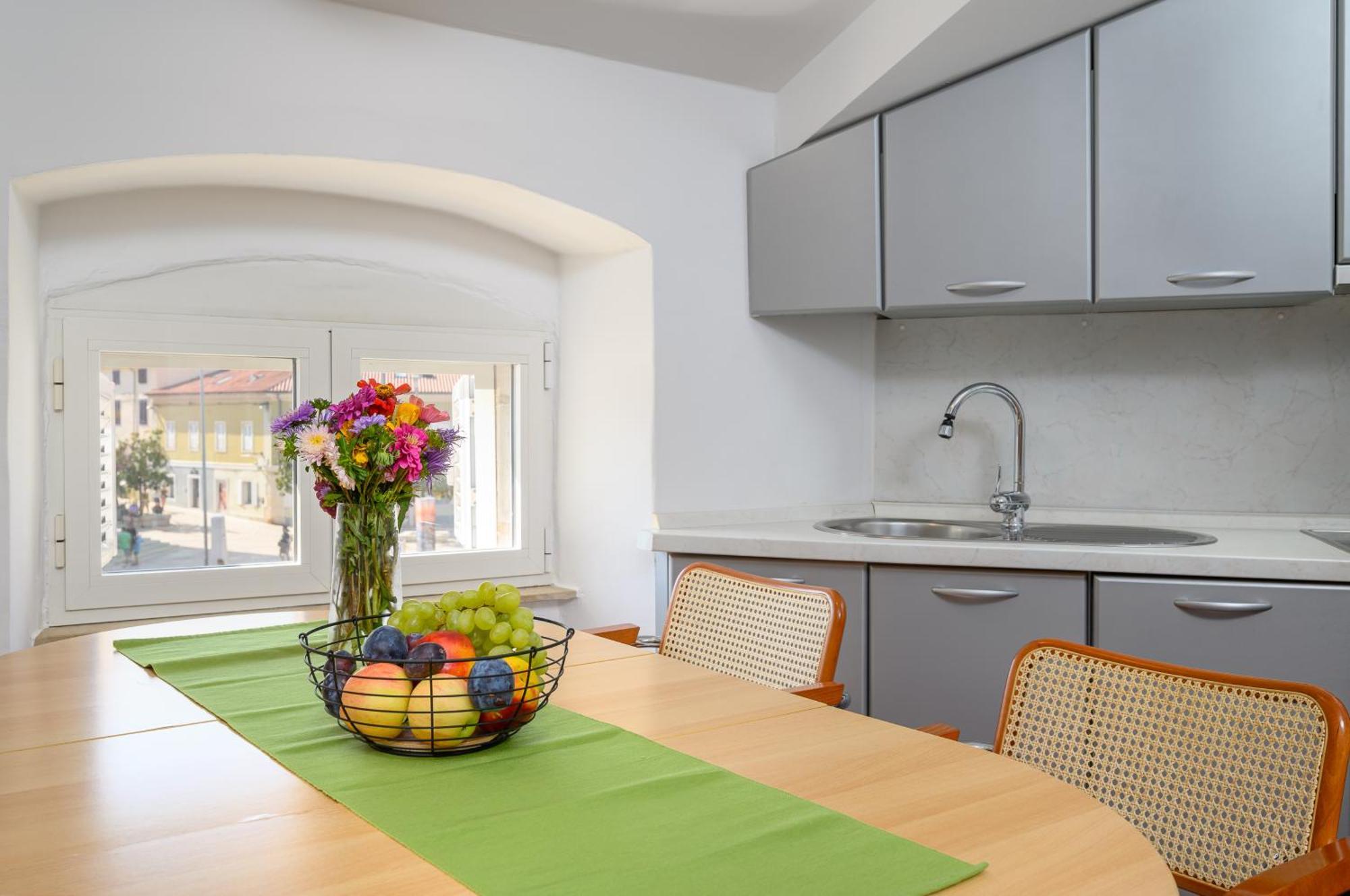 Dida I Nonna Piazza View Apartment