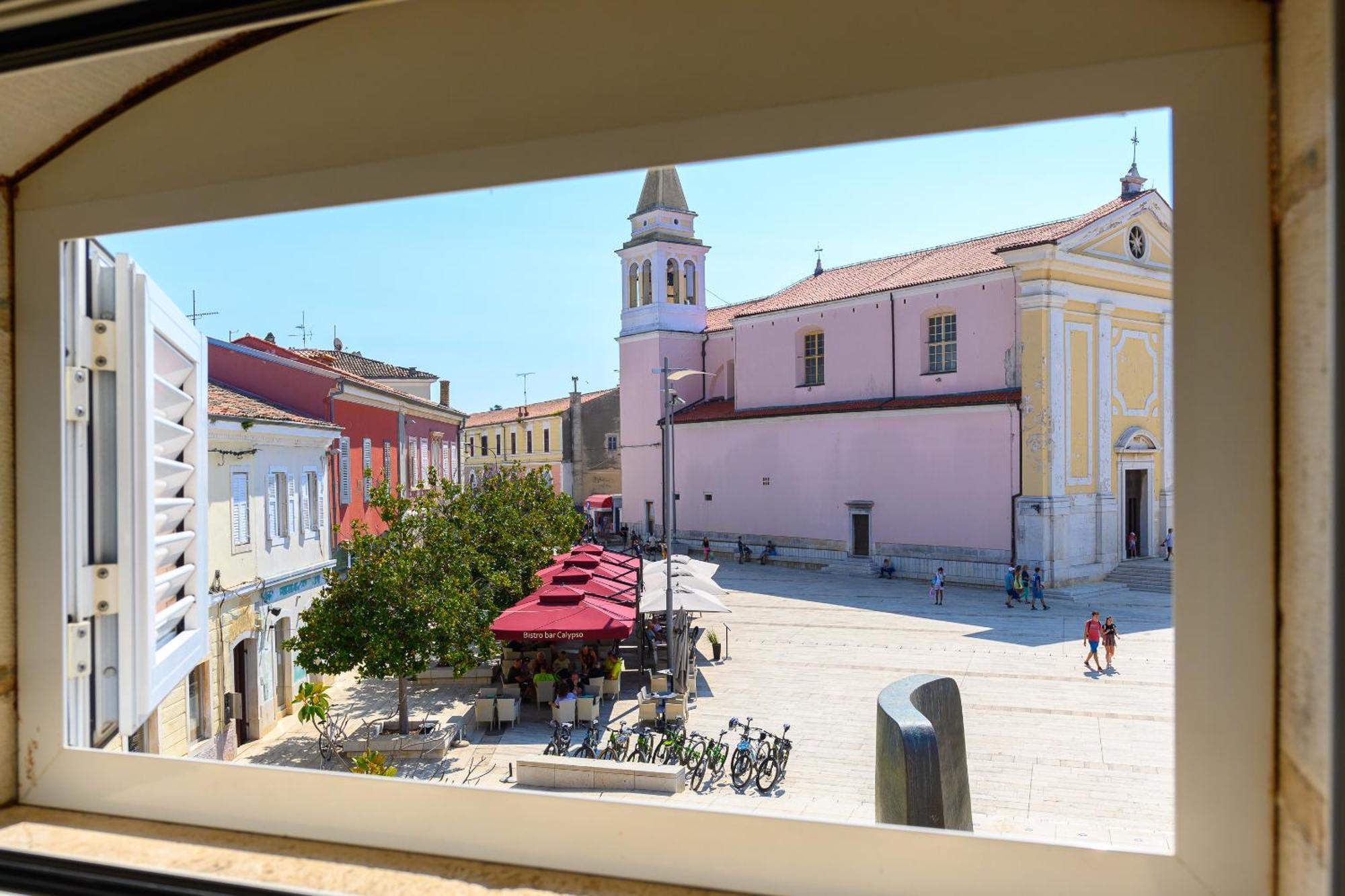 Dida I Nonna Piazza View *